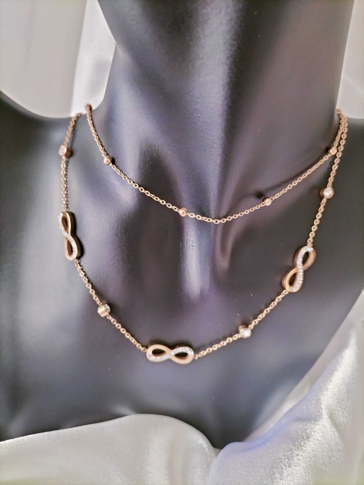 Collier infini avec son bracelet